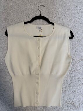 ARITZIA Cream sleeveless go lightly cardigan